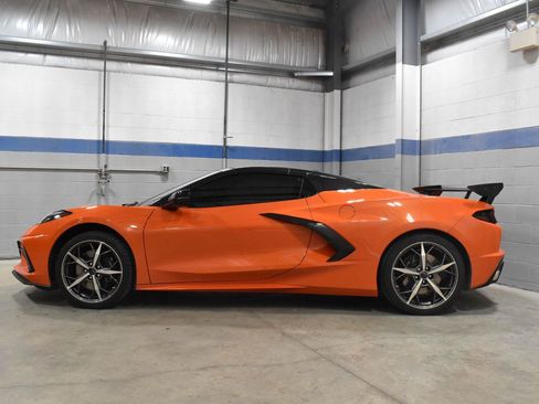 Used 2021 Chevrolet Corvette Stingray Premium Conv w/ Z51 Performance Package RWD image 17