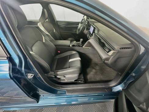 Used 2025 Toyota Camry SE FWD image 28