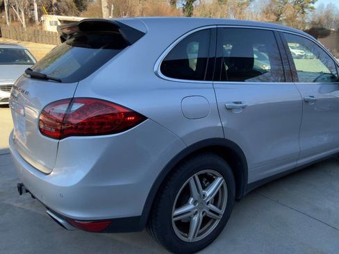 Used 2011 Porsche Cayenne S image 4