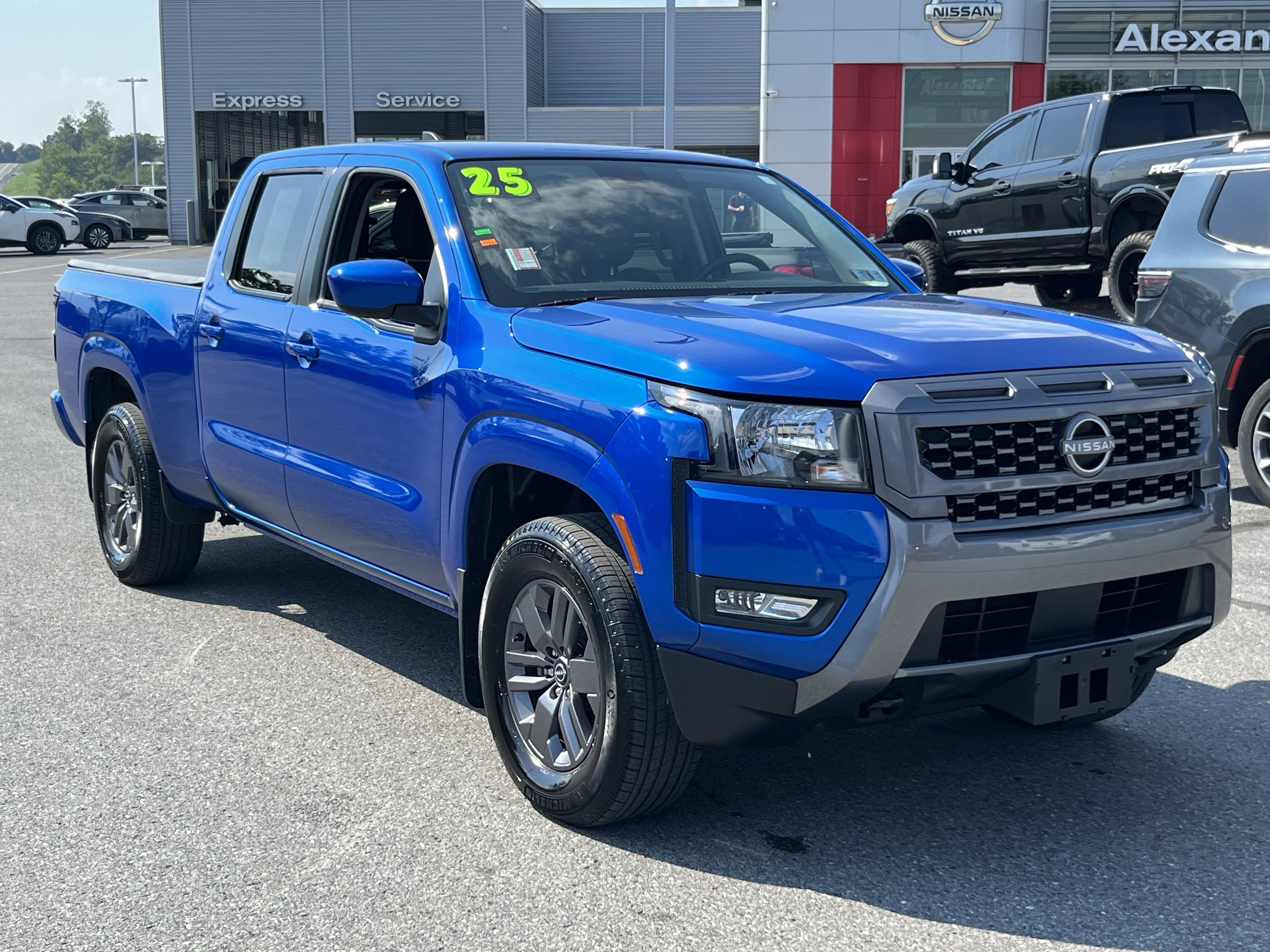 Used 2025 Nissan Frontier SV w/ SV Convenience Package AWD/4WD image 1
