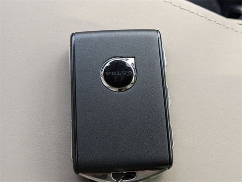 New 2026 Volvo XC60 B5 Plus w/ Protection Package Premier image 32