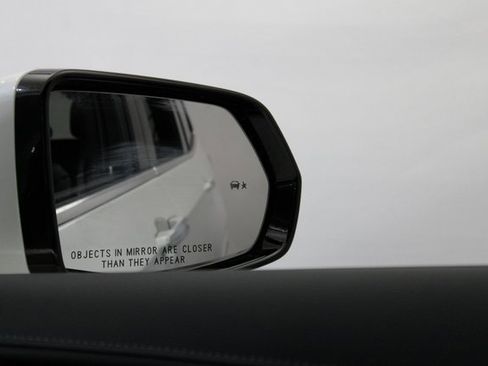 New 2025 Cadillac XT6 Luxury image 24