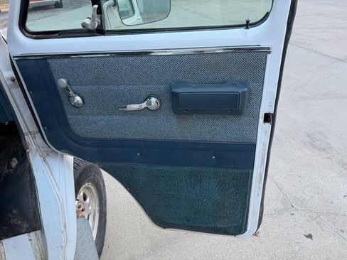 Used 1995 Chevrolet G30 Extended Sportvan image 24