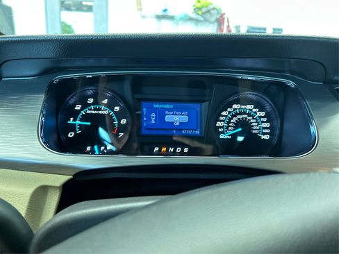 Used 2016 Ford Taurus SEL FWD image 14
