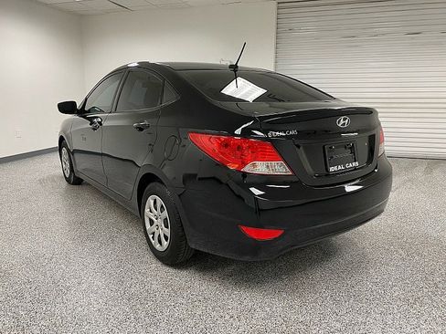 Used 2012 Hyundai Accent GLS image 7