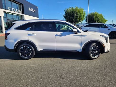 Used 2024 Kia Sorento S FWD image 3