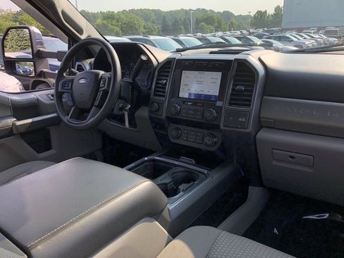 Used 2020 Ford F350 XLT w/ XLT Premium Package image 17