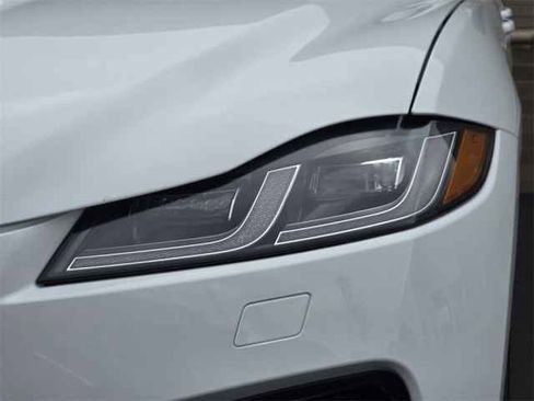 New 2026 Jaguar F-PACE R-Dynamic S image 39