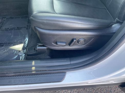 Used 2024 Kia Sorento S image 23