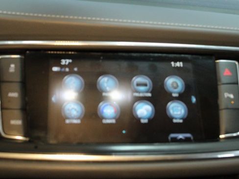 Used 2019 Buick Enclave Essence image 24