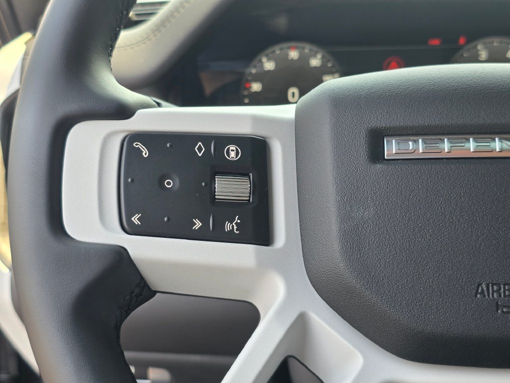 New 2026 Land Rover Defender 110 X-Dynamic SE AWD/4WD image 17