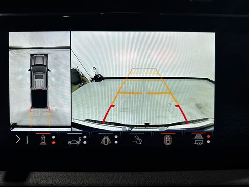 Used 2025 GMC Sierra 1500 AT4 w/ AT4 Premium Package image 9