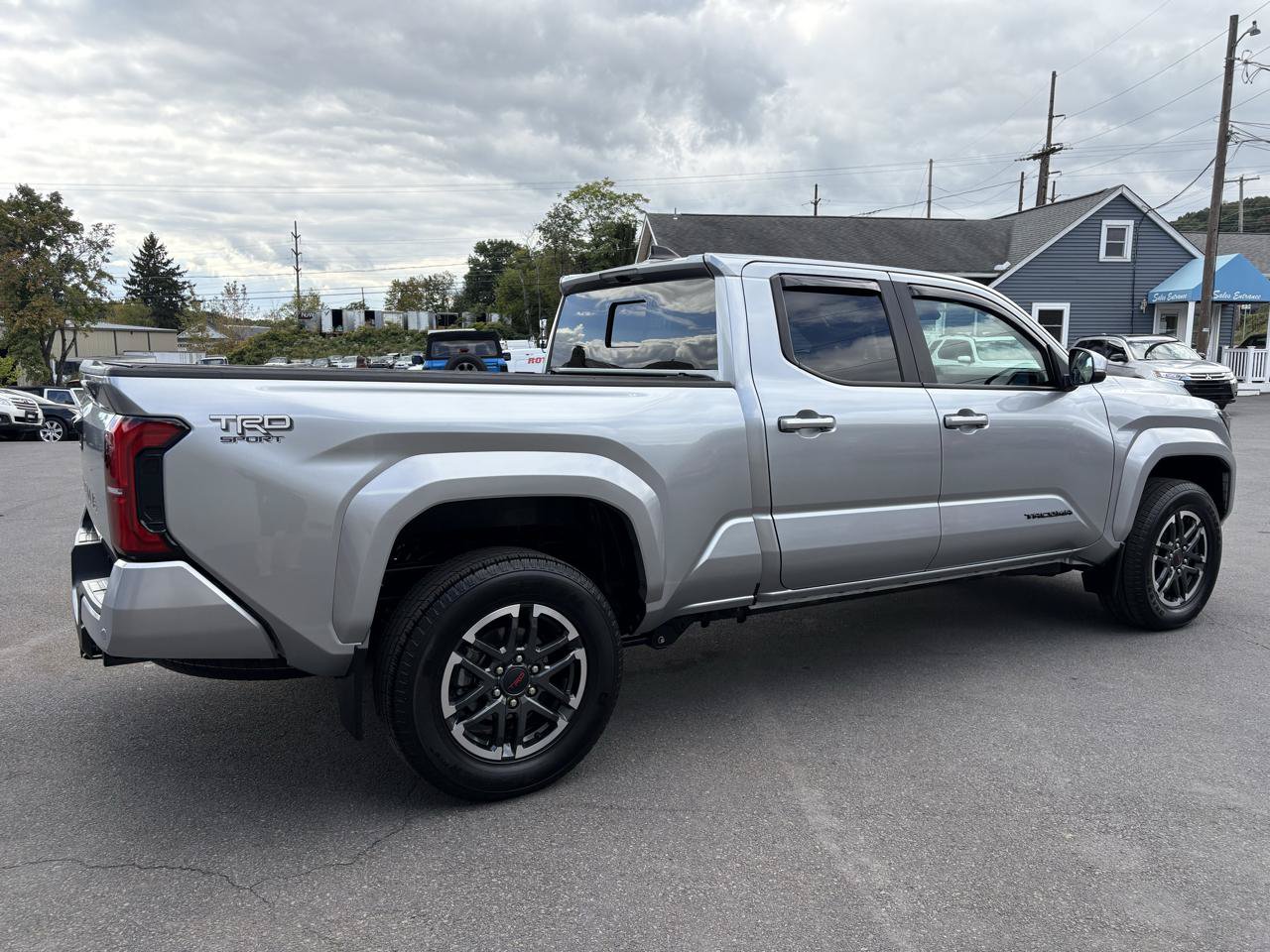 Used 2024 Toyota Tacoma TRD Sport w/ TRD Sport Upgrade Package AWD/4WD image 5