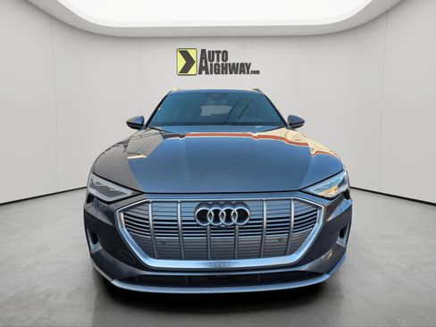 Used 2019 Audi e-tron Prestige w/ Prestige Package image 8