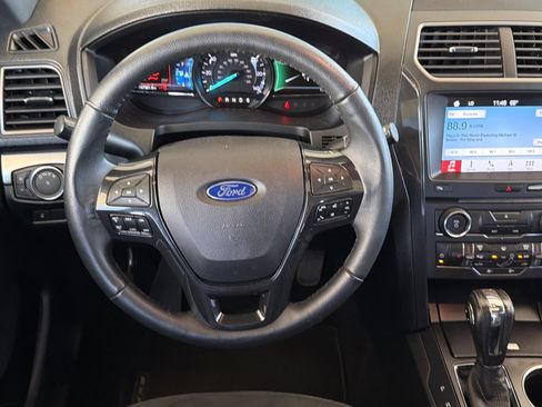 Used 2018 Ford Explorer XLT w/ Equipment Group 202A FWD image 15