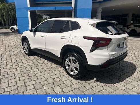 Used 2025 Chevrolet Trax LS FWD image 34