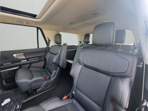 New 2026 Ford Expedition Platinum w/ Driver's Package image 28