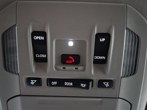 Used 2024 Toyota Highlander XLE AWD/4WD image 39