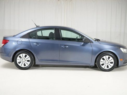 Used 2013 Chevrolet Cruze LS image 15
