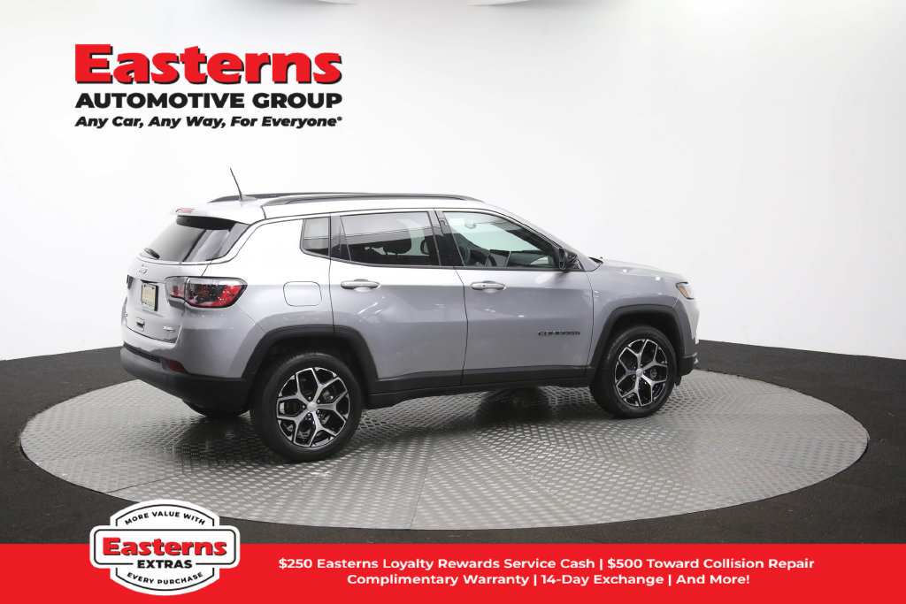 Used 2024 Jeep Compass Latitude AWD/4WD image 43