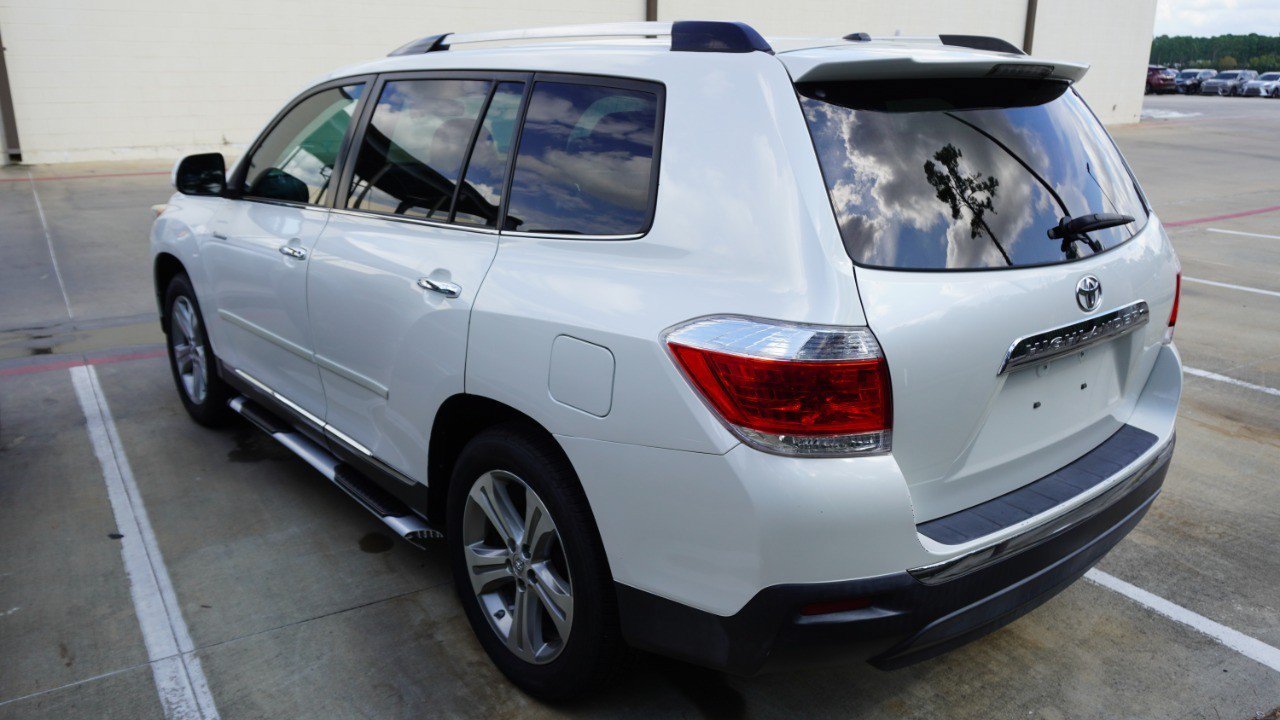 Used 2011 Toyota Highlander Limited w/ Tow Pkg FWD image 8