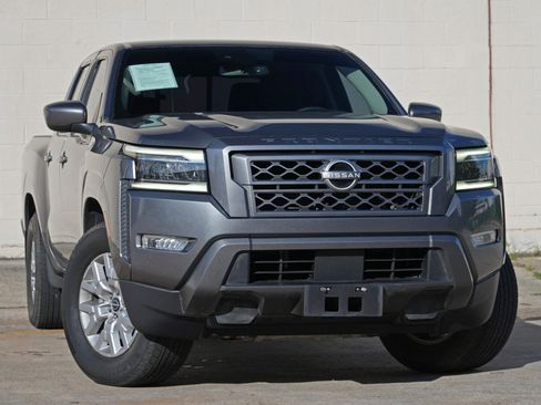 Used 2022 Nissan Frontier SV w/ SV Premium Package RWD image 2