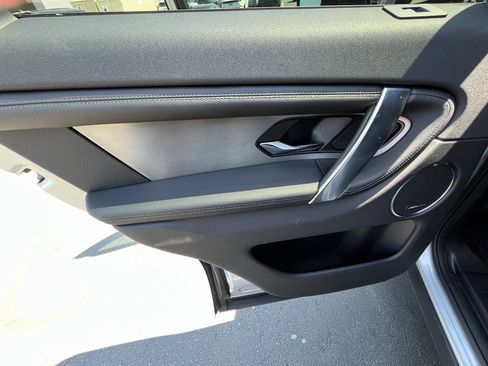 Used 2025 Land Rover Discovery Sport Dynamic SE image 28