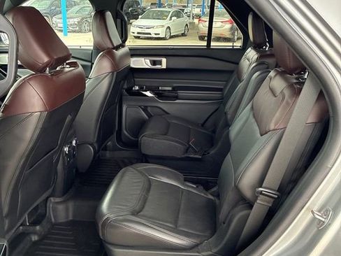 Used 2022 Ford Explorer Platinum w/ Equipment Group 601A image 16