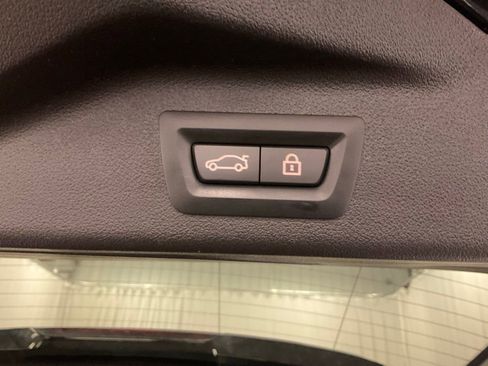 Used 2021 BMW X7 M50i image 40