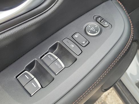 Used 2025 Honda HR-V Sport image 17