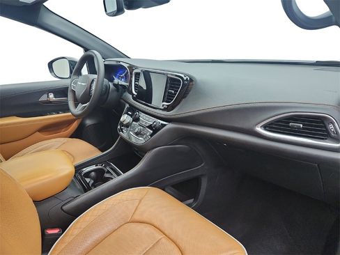 Used 2022 Chrysler Pacifica Pinnacle image 28