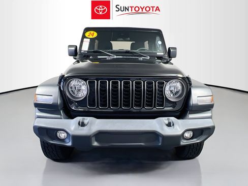 Used 2024 Jeep Wrangler Unlimited Sport AWD/4WD image 2