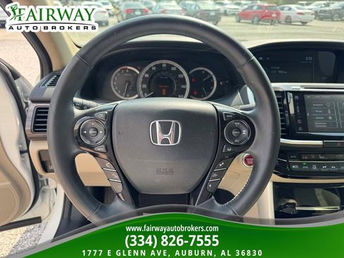 Used 2017 Honda Accord Touring image 18