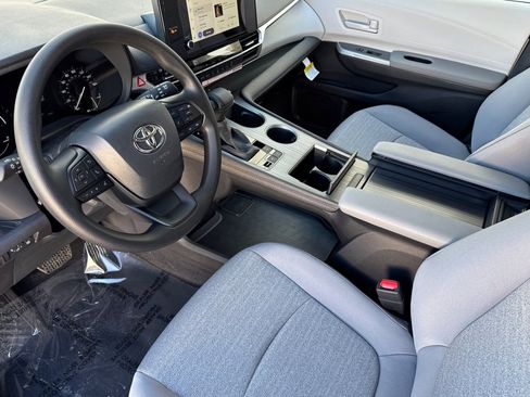 New 2026 Toyota Sienna LE image 9