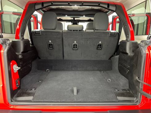 Used 2024 Jeep Wrangler Unlimited Sahara AWD/4WD image 31