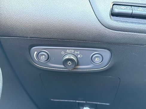 Used 2020 Buick Encore GX Essence w/ Experience Buick Package image 33