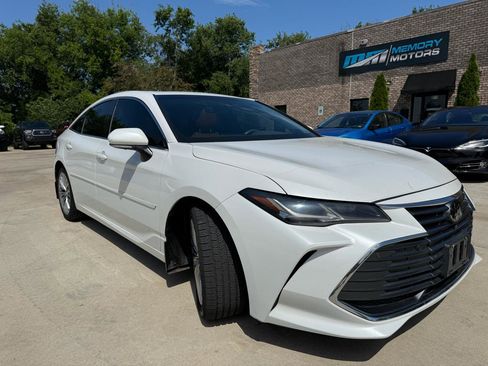 Used 2019 Toyota Avalon Limited w/ Advanced Safety Package FWD image 3