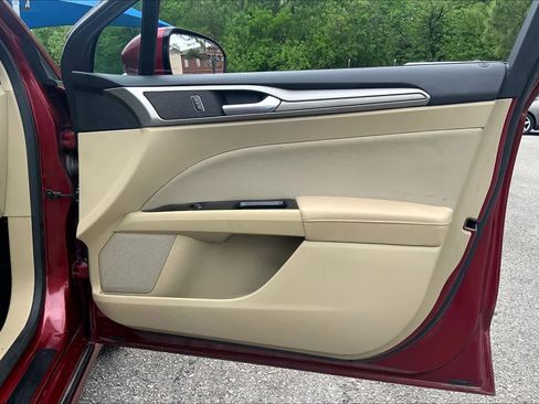 Used 2015 Ford Fusion SE image 23