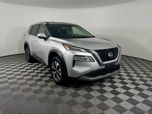 Used 2022 Nissan Rogue SV image 8