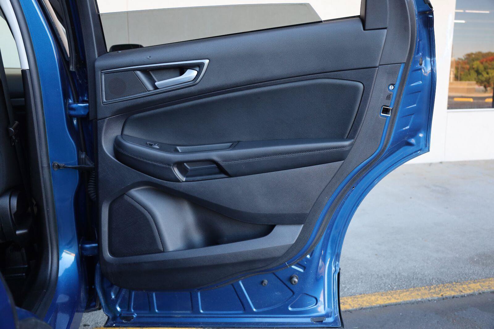 Used 2020 Ford Edge SE FWD image 22