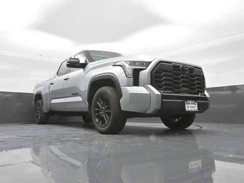 Used 2025 Toyota Tundra Limited w/ TRD Off-Road Package AWD/4WD image 31