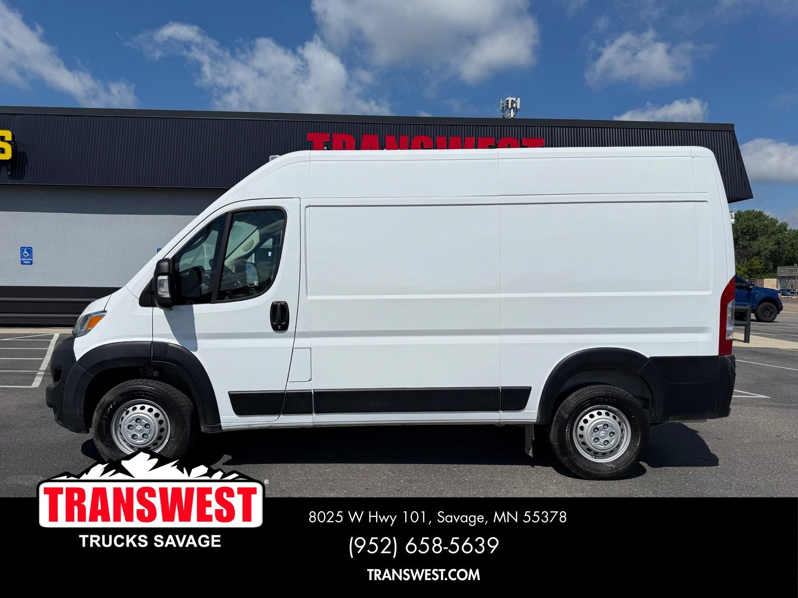 Used 2025 RAM ProMaster 2500 w/ Convenience Group FWD image 2