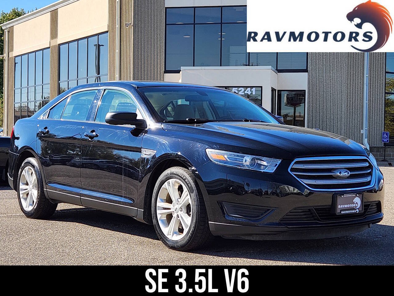 Used 2016 Ford Taurus SE FWD image 1