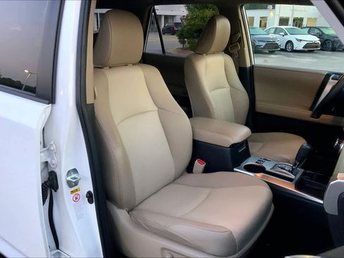 Used 2017 Toyota 4Runner SR5 Premium RWD image 9
