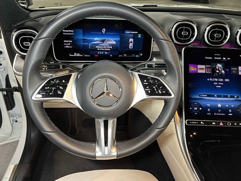 Used 2025 Mercedes-Benz C 300 4MATIC Sedan image 27
