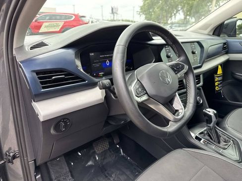 Used 2022 Volkswagen Taos SE w/ Panoramic Sunroof Package FWD image 22