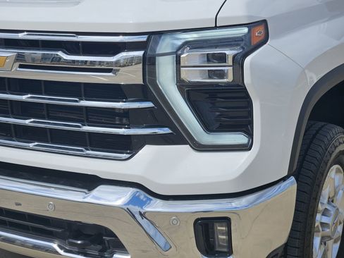 Used 2024 Chevrolet Silverado 2500 LTZ w/ LTZ Convenience Package AWD/4WD image 10