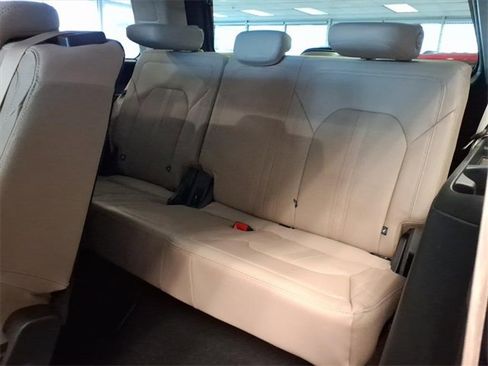 Used 2024 Ford Expedition Limited image 9