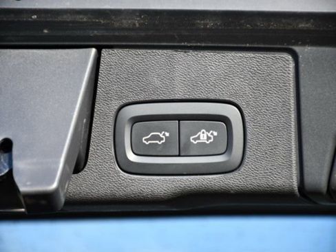 Certified 2025 Volvo XC60 B5 Plus w/ Climate Package image 26