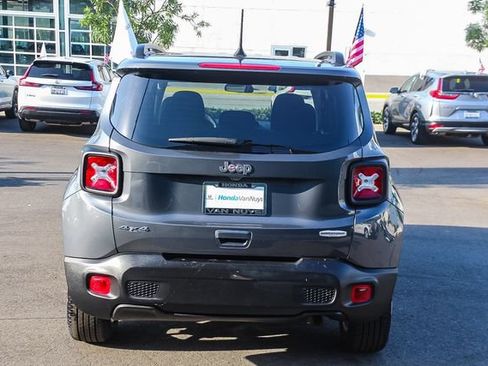 Used 2022 Jeep Renegade Latitude AWD/4WD image 6
